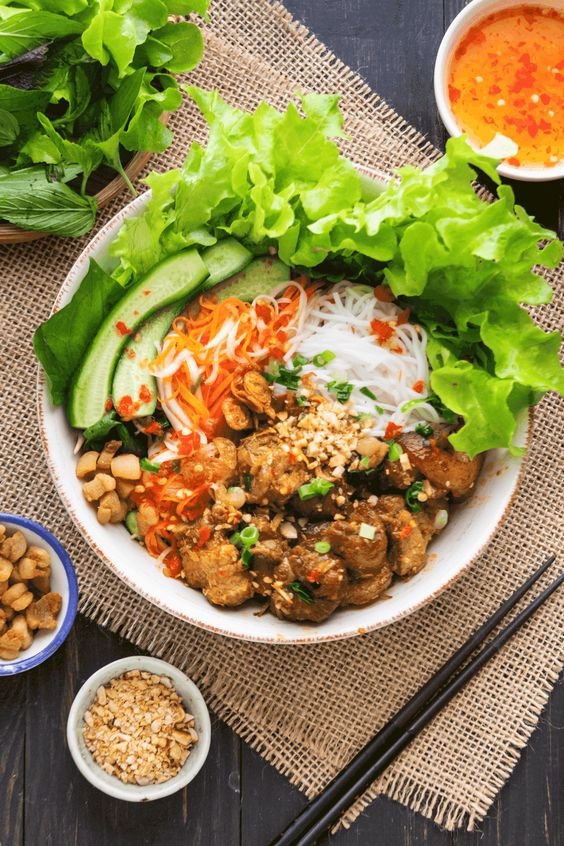 Grilled Pork VerMicelli Salad (Bun Thit Nuong)